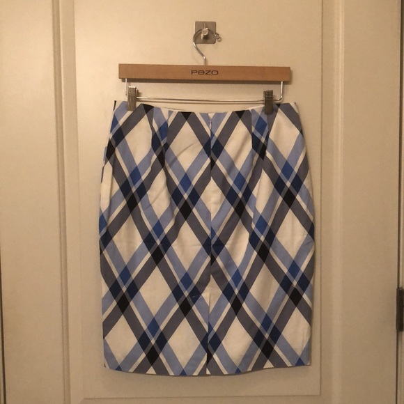 Ann Taylor Skirt. 8P. NWT. - Picture 2 of 4